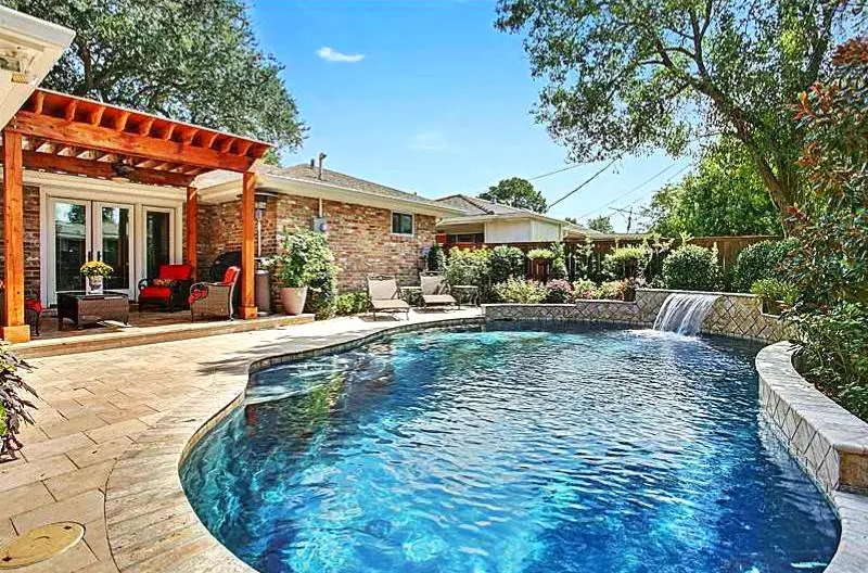 Picture of Hoby Givens' pool.